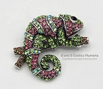 STUNNING CHAMELEON ON A BRANCH PIN P348